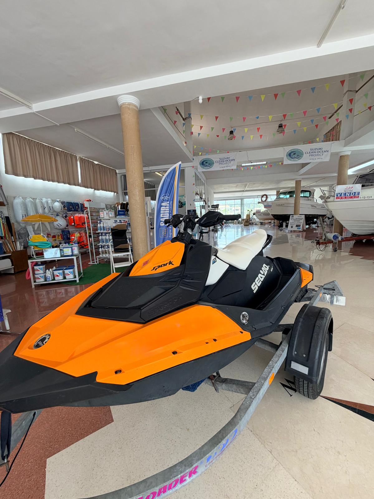 BRP SEA-DOO SPARK 3-UP IBR 2014 + REMOLQUE